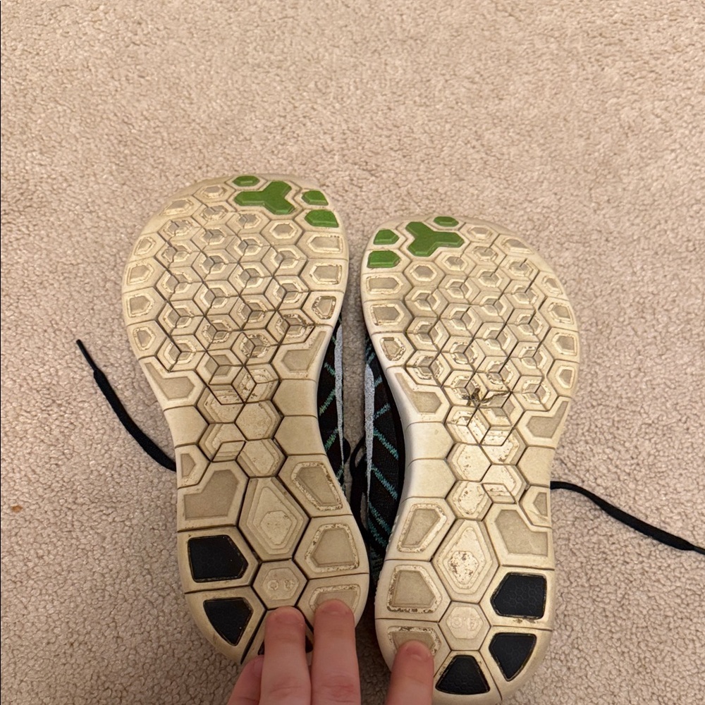 Nike Black and Green Free 4.0 Flyknit Sneakers - Picture 8 of 8
